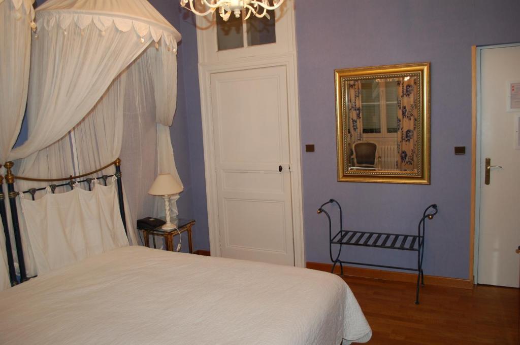 Logis L'europe Hotel