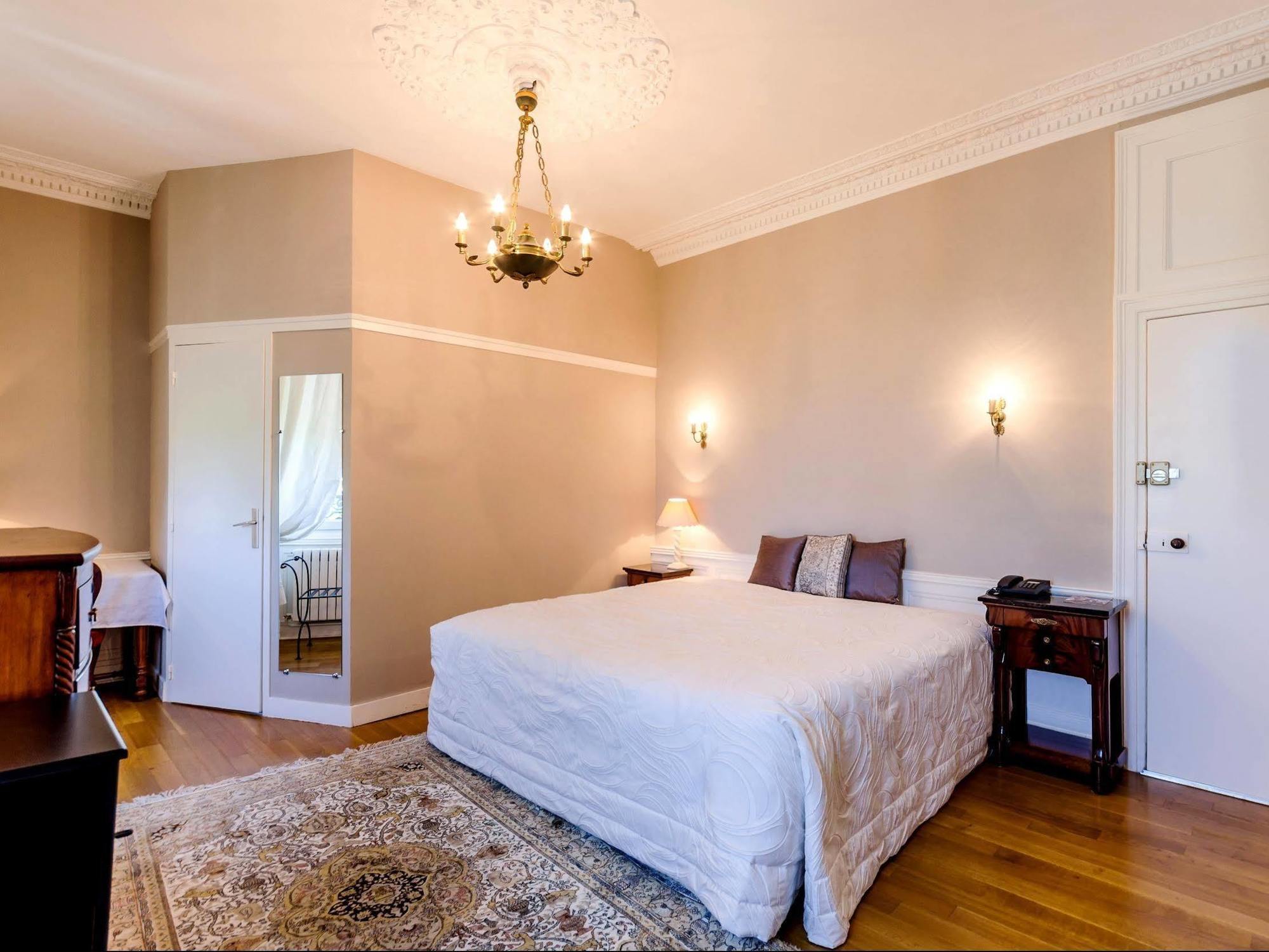 Logis L'europe Hotel